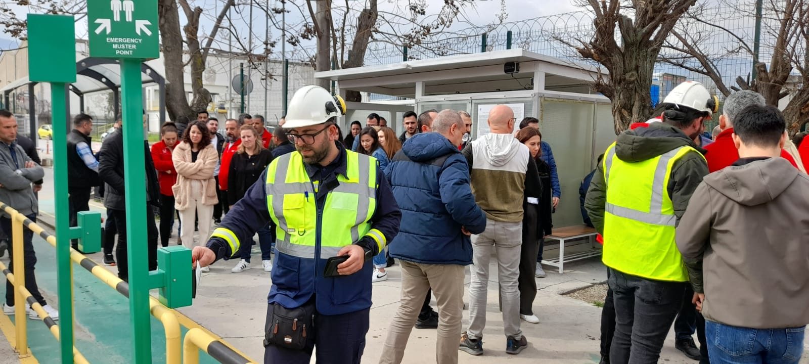 Acil durum tahliye toplanma noktası (Emergency Muster Point)